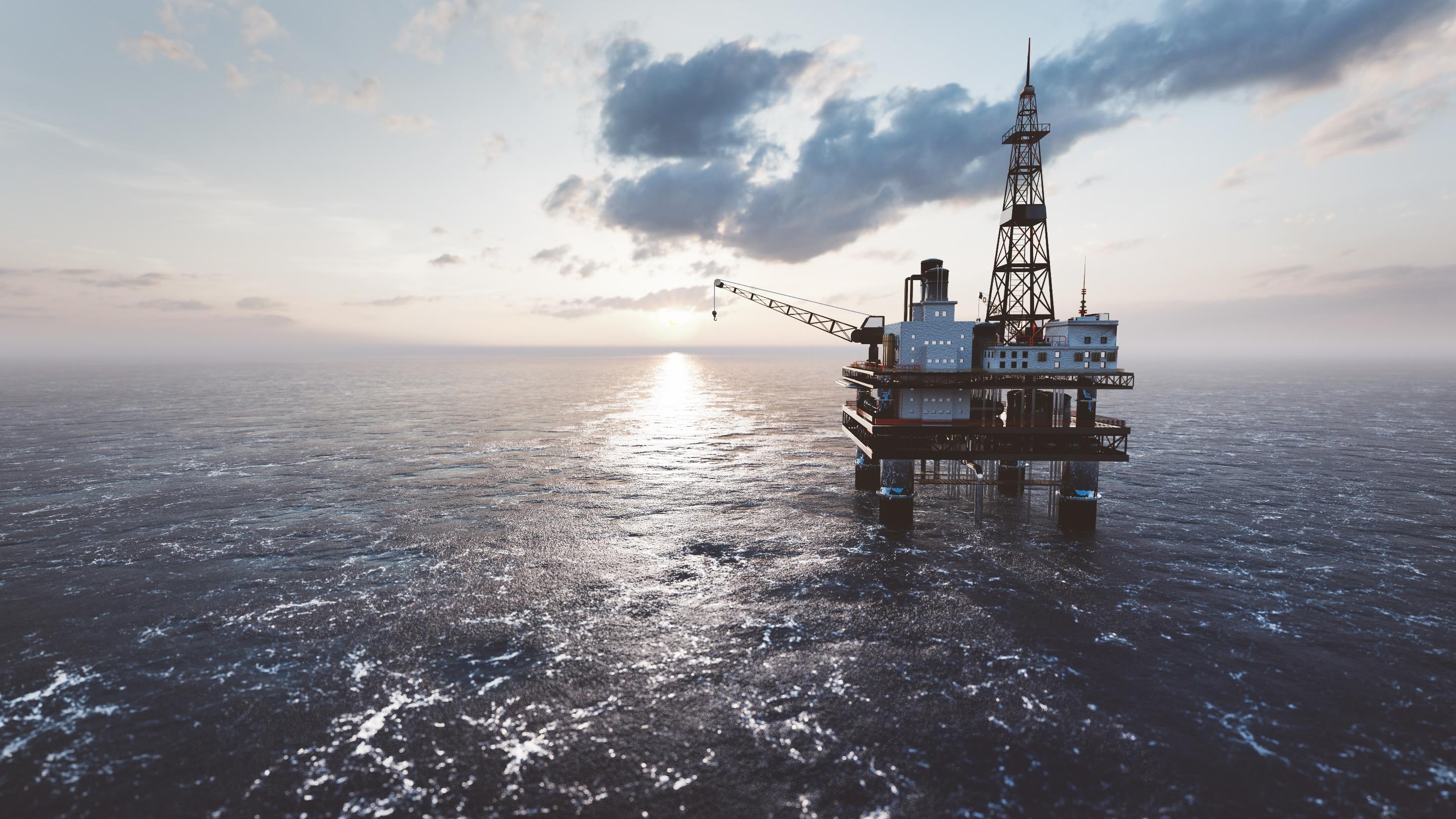 Plataforma offshore ao entardecer